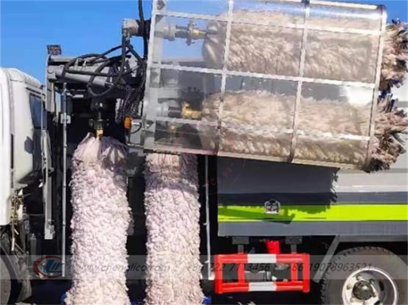Isuzu Guardrail Cleaning Truck