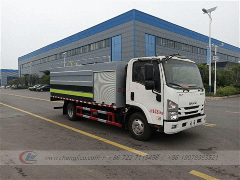 Isuzu Guardrail Cleaning Truck