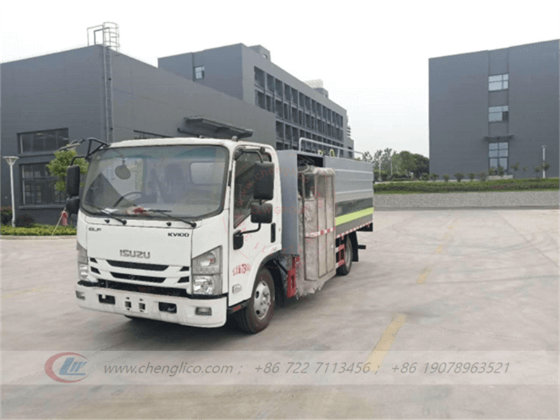 Isuzu Guardrail Cleaning Truck