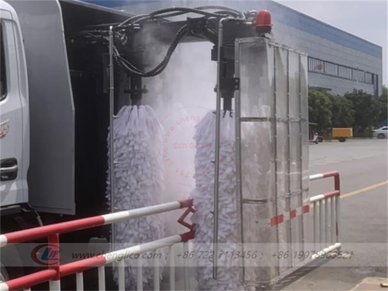 Isuzu Guardrail Cleaning Truck