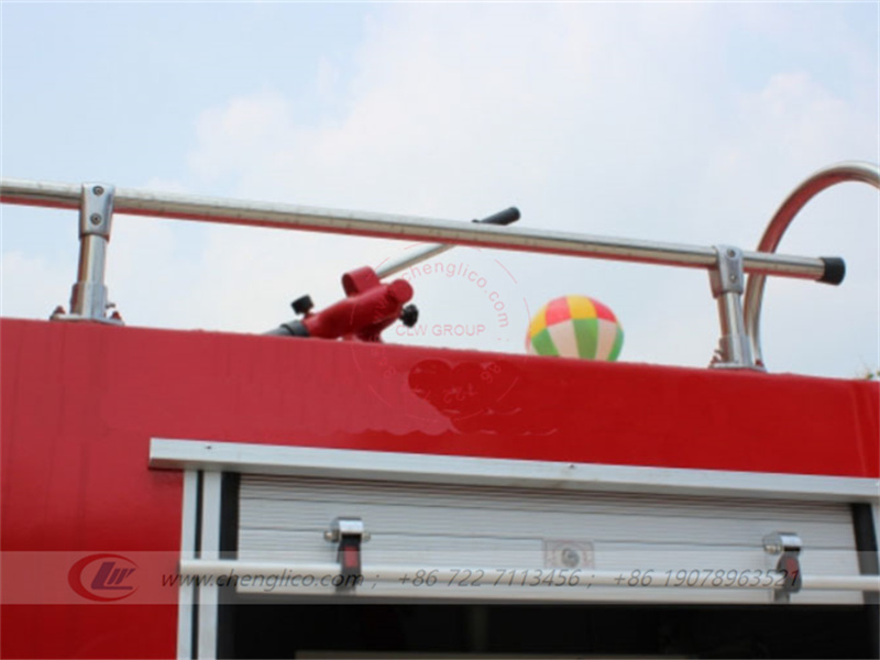 Water Fire Truck Isuzu (2,000L)