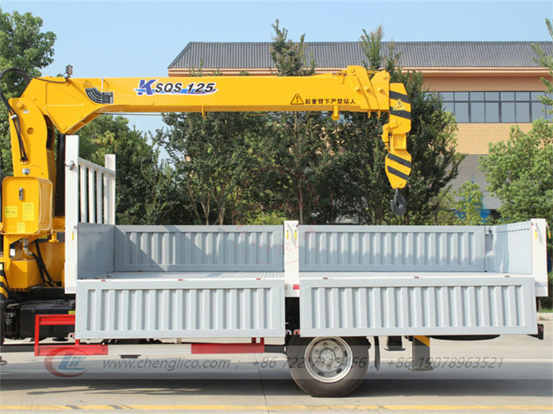 Isuzu crane truck NPR