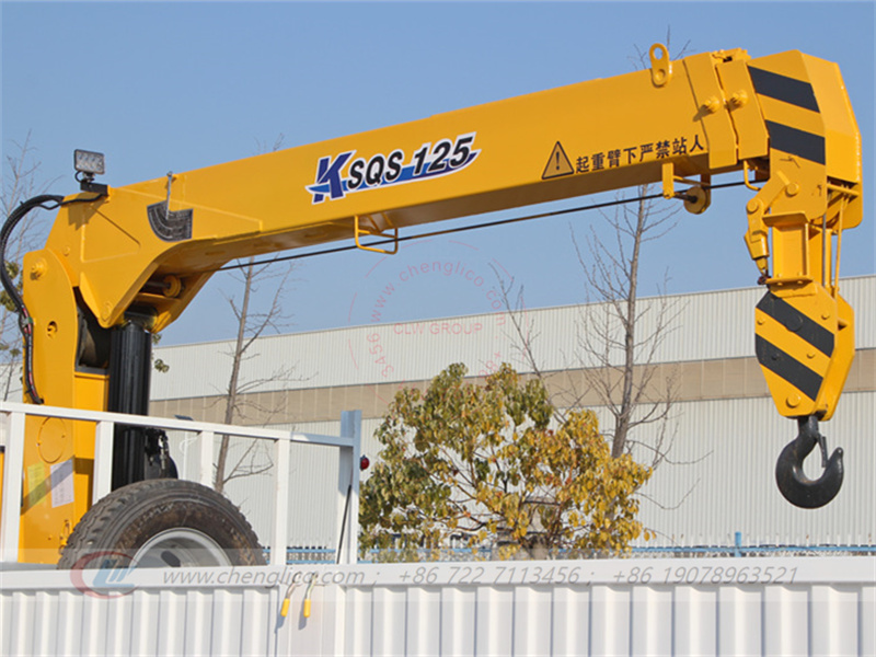 Isuzu crane truck NPR