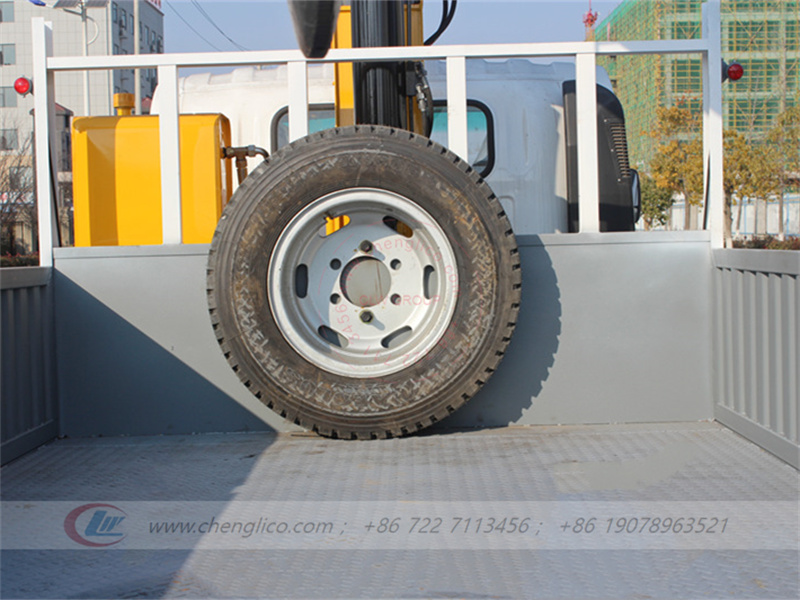 Isuzu crane truck NPR