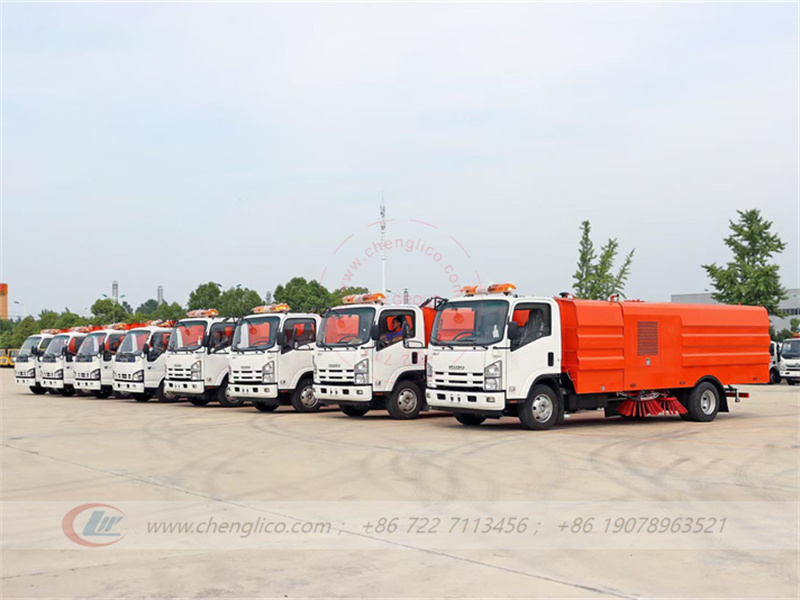 Isuzu Road sweeper