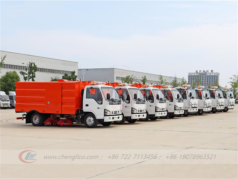 Isuzu Road sweeper