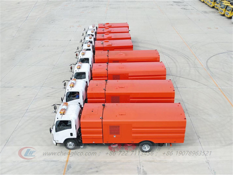 Isuzu Road sweeper