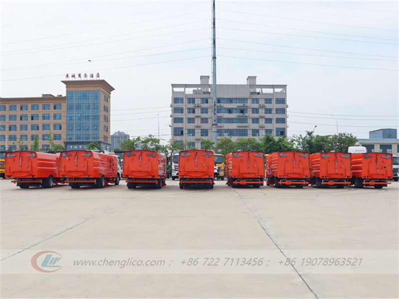 Isuzu Road sweeper